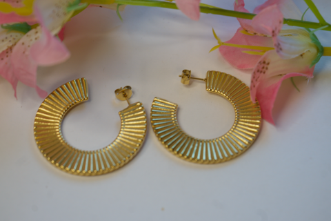 CIARA- 18K GOLD PLATED STAINLESS STEEL C SHAPE HOOP EARRING